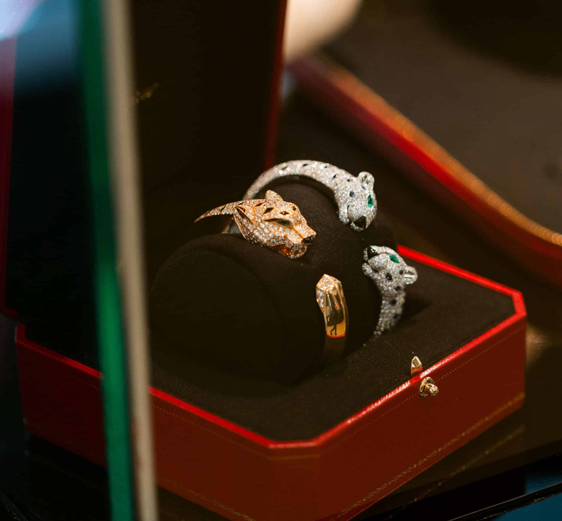 Bagues Cartier Panthère en or et diamants chez Gérald Bémon à Nice