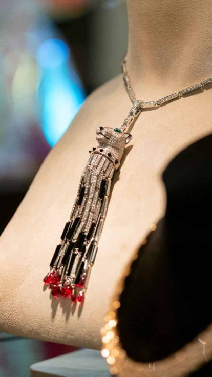 Collier en diamants présenté en boutique chez Gérald Bémon à Nice